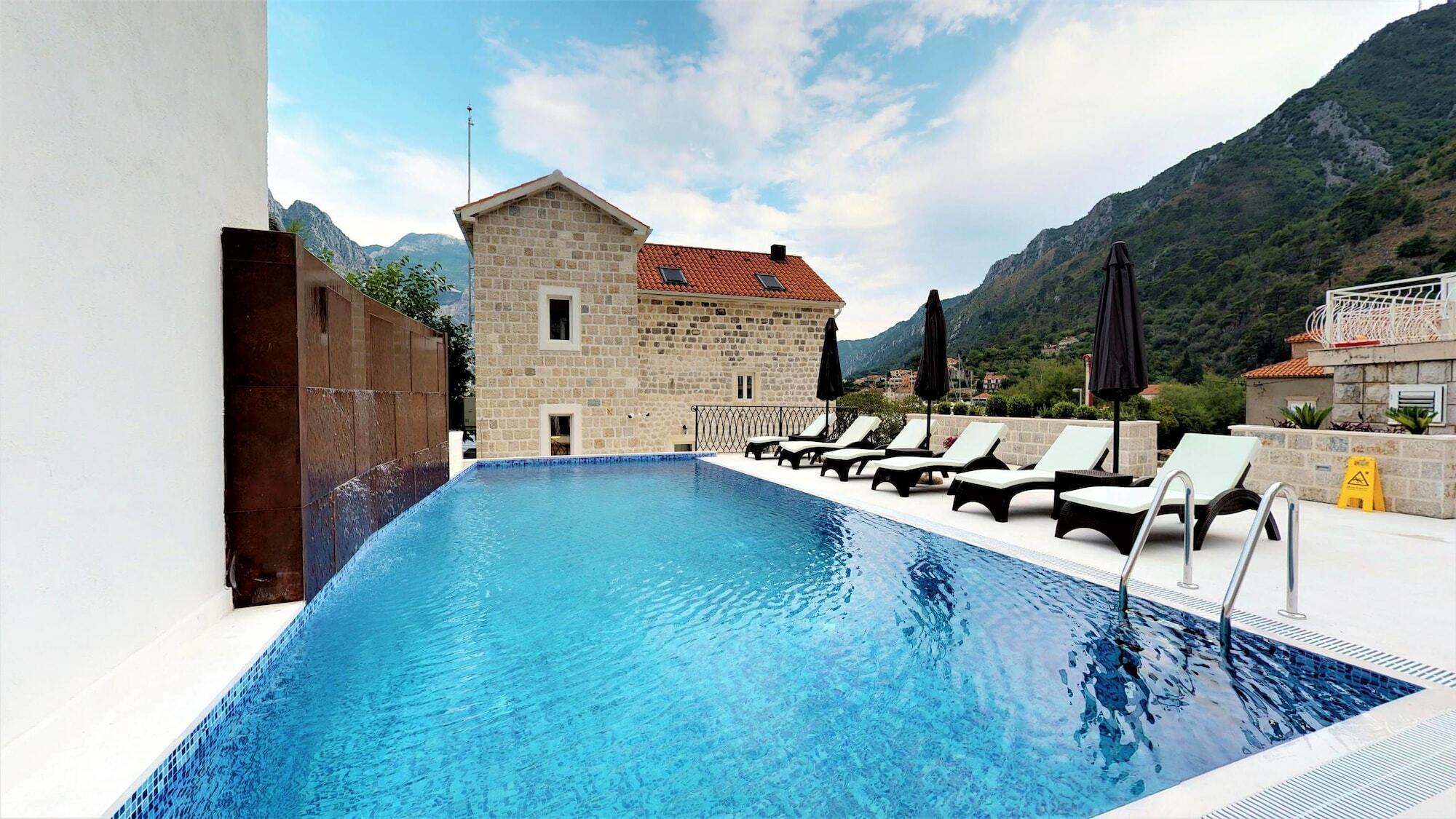 Hotel Libertas Kotor Exterior foto