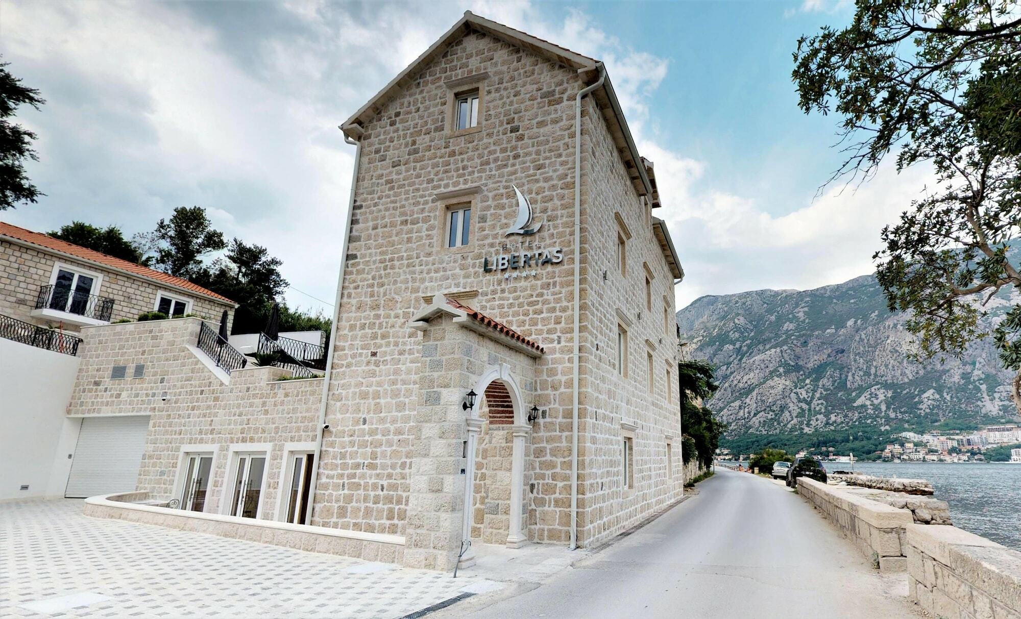 Hotel Libertas Kotor Exterior foto