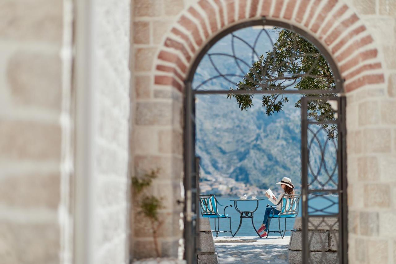 Hotel Libertas Kotor Exterior foto